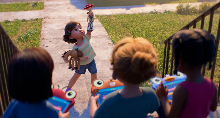Dass Bonnie zum Treffen mit anderen Kindern normales Spielzeug mitbringt, kommt gar nicht gut an. (Bild: Walt Disney Pictures)
